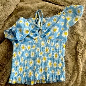 I am selling a very bright toned shirt, this shirt is barely new and barely worn